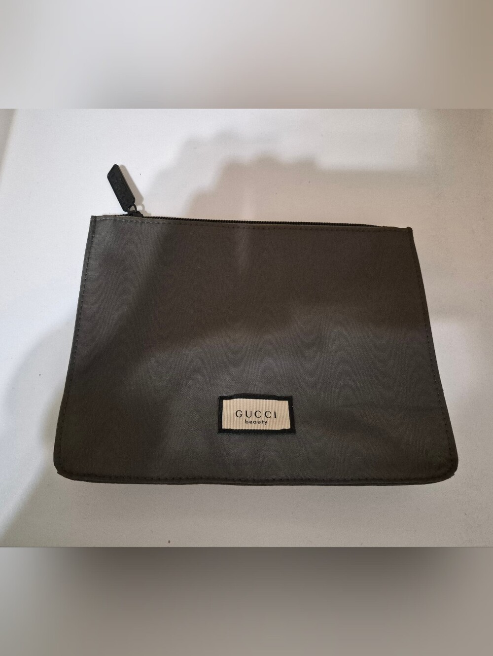 Gucci Ash Grey Men's Toiletry Cosmetic Zip Pouch / Bag; New without tags